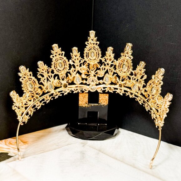 Champagne crystal tiara, Bridesmaid flower tiara, Birthday crown, Prom Hairpiece - Picture 7 of 8